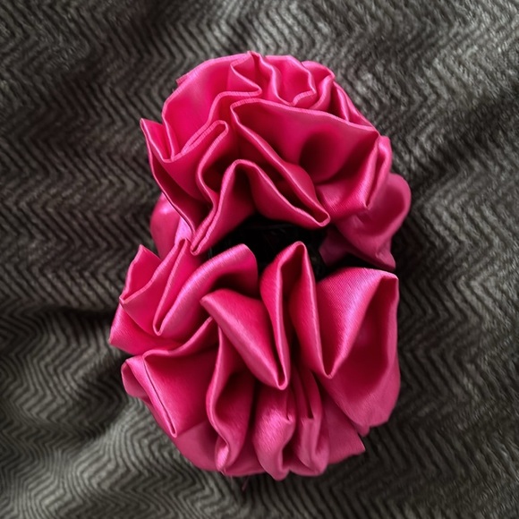 Handma pink satin ruffle flow bow hair clip  Sz XL - Picture 8 of 8